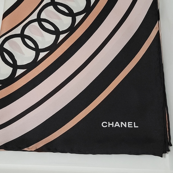 Sold‼️🌟Host Pick🌟Chanel scarf size 90×90cm(in) - Picture 10 of 11
